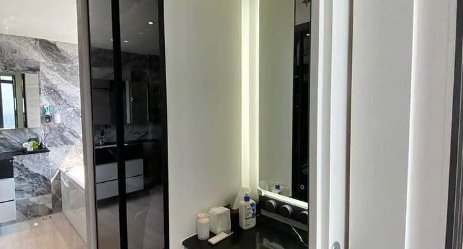 Condo en alquiler de 3 habitaciones en Bang Rak, Bangkok