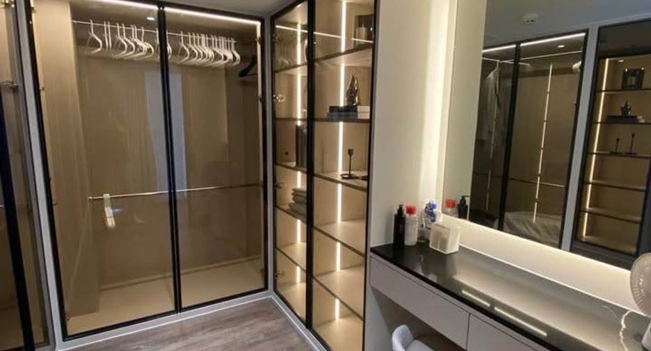 Condo en alquiler de 3 habitaciones en Bang Rak, Bangkok