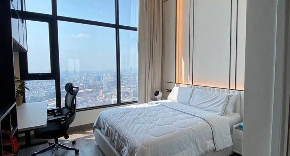 Condo en alquiler de 3 habitaciones en Bang Rak, Bangkok