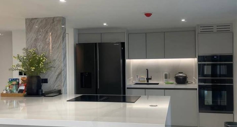 Condo en alquiler de 3 habitaciones en Bang Rak, Bangkok