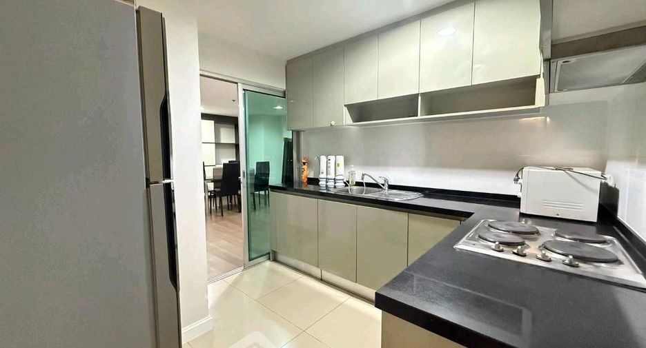 Wohnung zur Miete mit 3 Zimmer in Huai Khwang, Bangkok