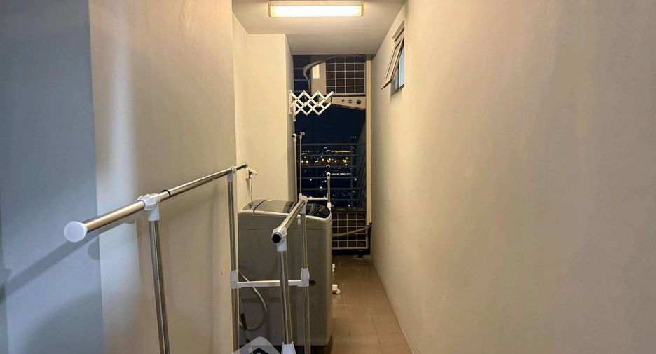 Wohnung zur Miete mit 3 Zimmer in Huai Khwang, Bangkok