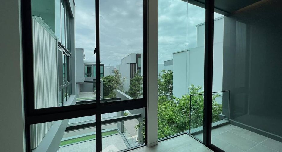For sale 4 bedrooms house in Saphan Sung, Bangkok
