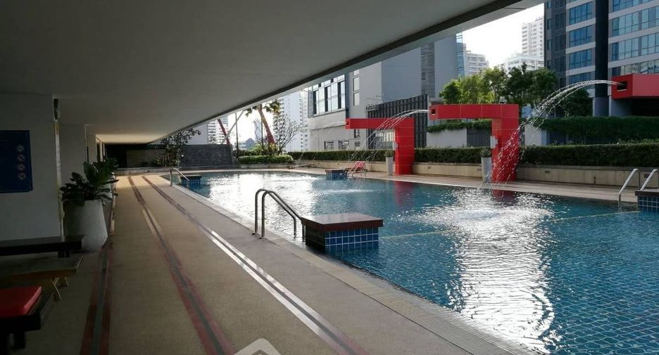 For sale 1 bed condo in Khlong Toei, Bangkok