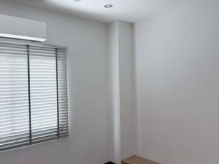 Casa adosada en venta de 3 habitaciones en Phra Khanong, Bangkok