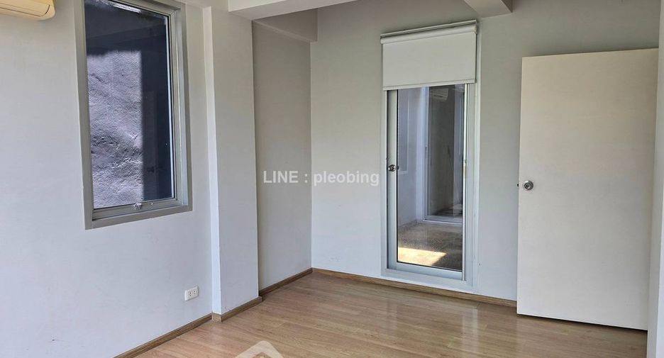 Casa adosada en alquiler y en venta de 3 habitaciones en Khan Na Yao, Bangkok