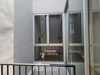 Casa adosada en alquiler y en venta de 3 habitaciones en Khan Na Yao, Bangkok