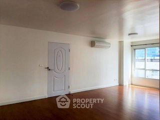For sale 2 bedrooms condo in Huai Khwang, Bangkok