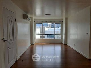 For sale 2 bedrooms condo in Huai Khwang, Bangkok