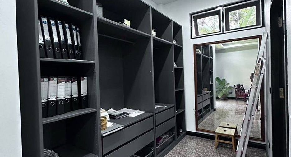 Продажа 4 спальни вилла в Саттахип, Чонбури