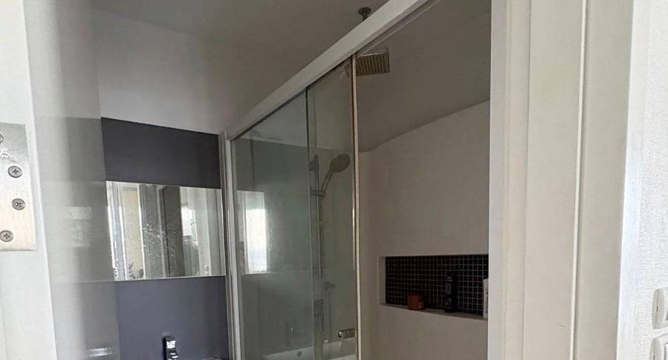 Продажа 2 спальни кондо в Пхра Кханонг, Бангкок
