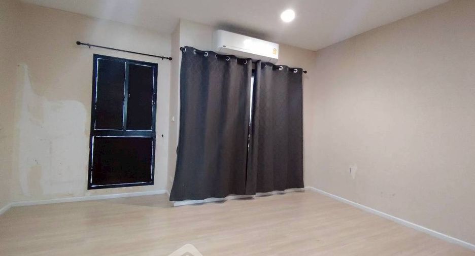 For sale 3 bedrooms townhouse in Phasi Charoen, Bangkok