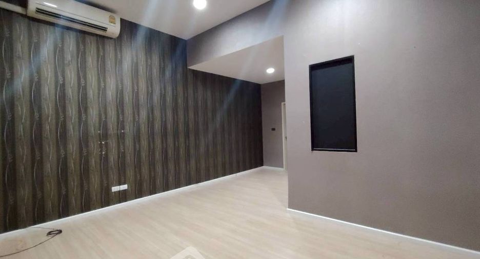 For sale 3 bedrooms townhouse in Phasi Charoen, Bangkok