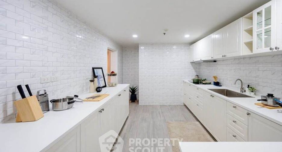 Продажа 3 спальни кондо в Кхлонг Тоеи, Бангкок