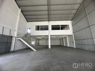 For rent warehouse in Mueang Samut Prakan, Samut Prakan