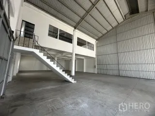 For rent warehouse in Mueang Samut Prakan, Samut Prakan