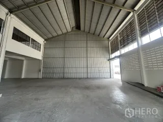 For rent warehouse in Mueang Samut Prakan, Samut Prakan