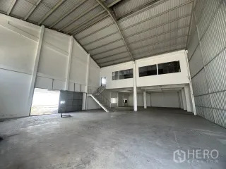 For rent warehouse in Mueang Samut Prakan, Samut Prakan
