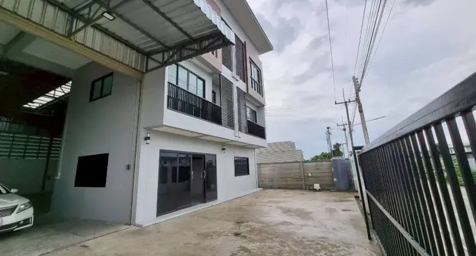 Almacén en alquiler en Lam Luk Ka, Pathum Thani