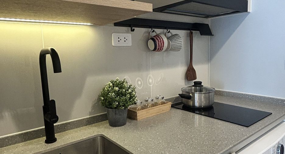 Wohnung zur Miete mit Studio in Khlong Toei, Bangkok