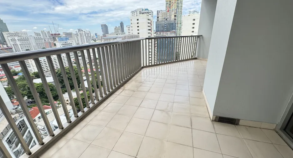 For rent 2 bedrooms apartment in Watthana, Bangkok