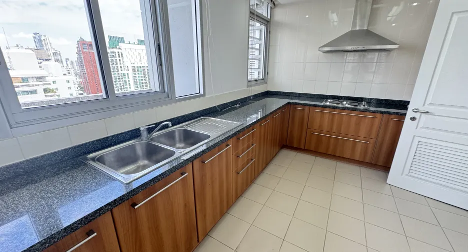 For rent 2 bedrooms apartment in Watthana, Bangkok