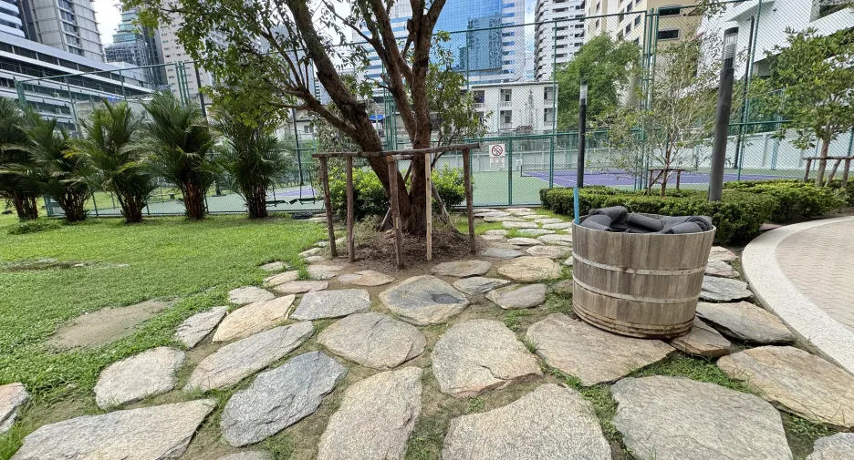 For rent 2 bedrooms apartment in Watthana, Bangkok