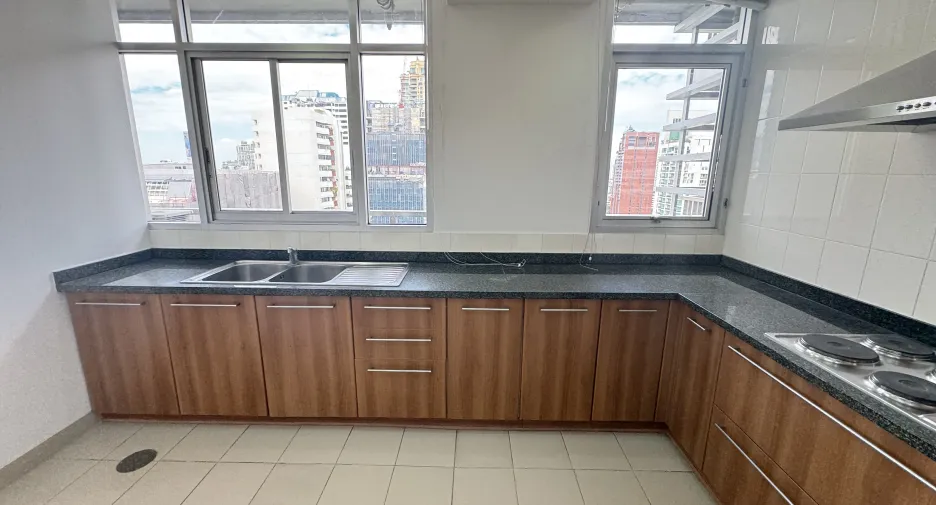 For rent 2 bedrooms apartment in Watthana, Bangkok