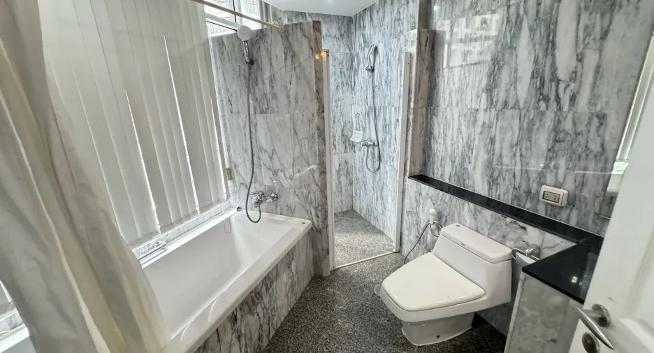 For rent 2 bedrooms apartment in Watthana, Bangkok