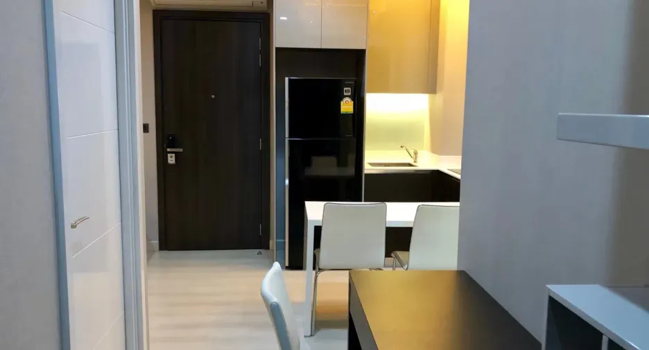 For rent 2 bedrooms condo in Phaya Thai, Bangkok