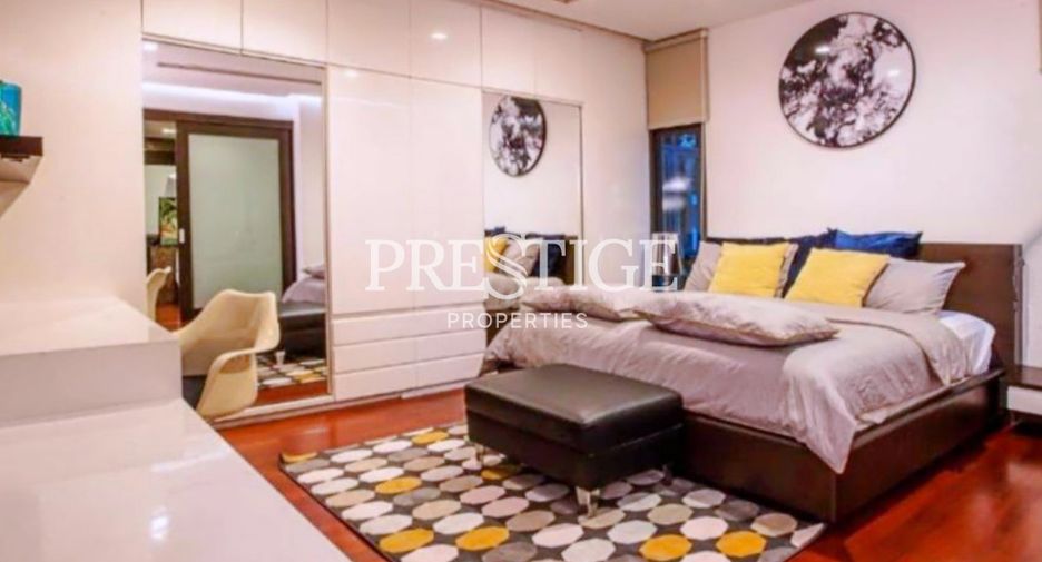 For sale 4 bedrooms house in Watthana, Bangkok