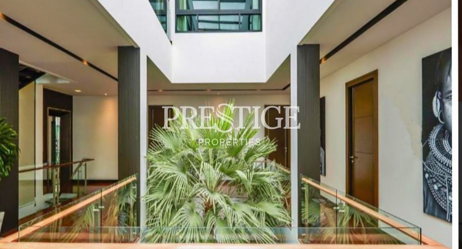 For sale 4 bedrooms house in Watthana, Bangkok