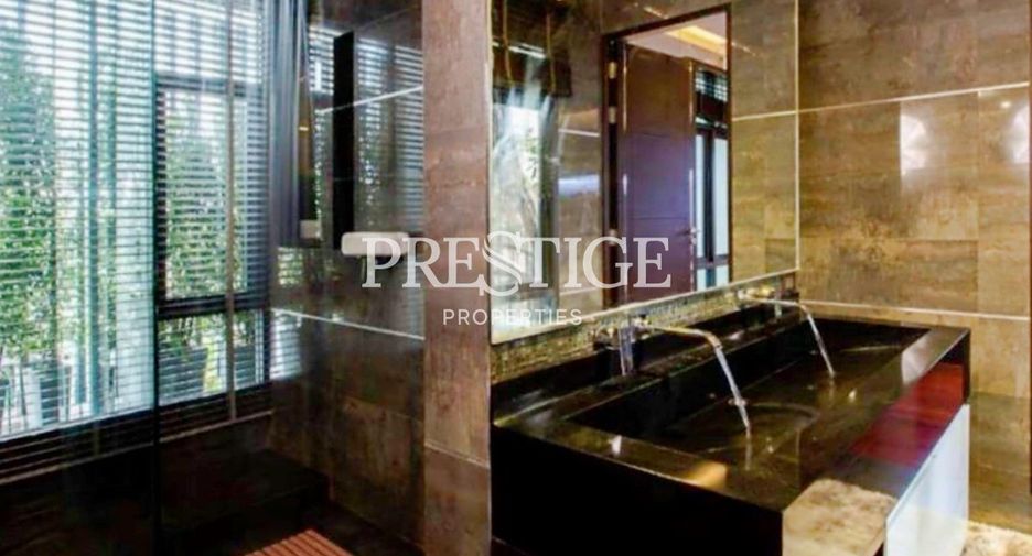 For sale 4 bedrooms house in Watthana, Bangkok