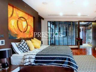 For sale 4 bedrooms house in Watthana, Bangkok