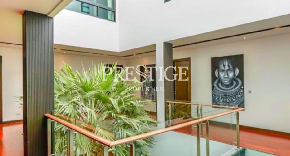 For sale 4 bedrooms house in Watthana, Bangkok