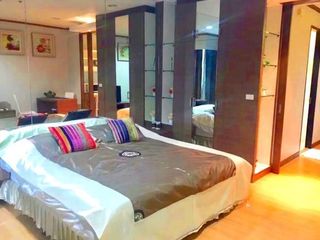 For rent 2 bedrooms condo in Pathum Wan, Bangkok