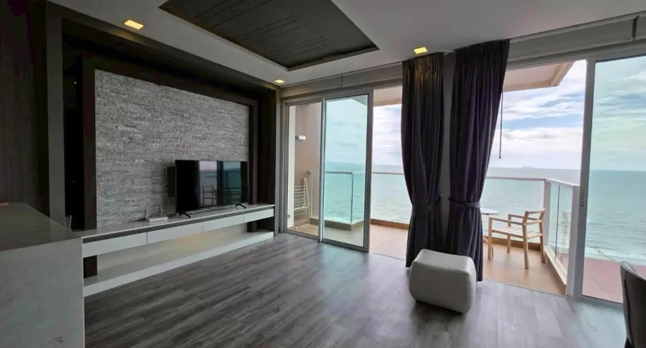 For rent 3 bedrooms condo in Jomtien, Pattaya