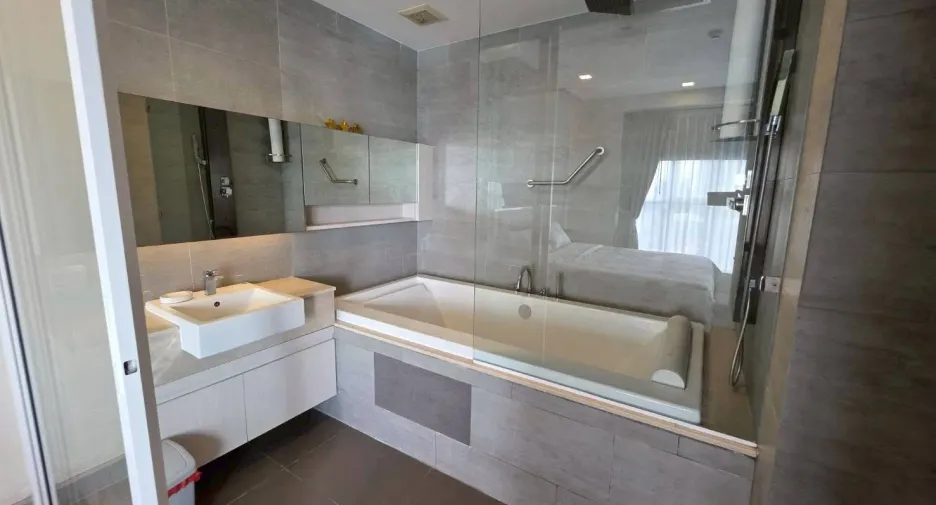 For rent 3 bedrooms condo in Jomtien, Pattaya