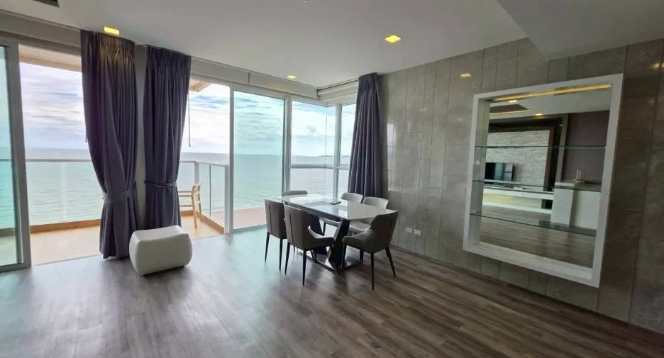 For rent 3 bedrooms condo in Jomtien, Pattaya