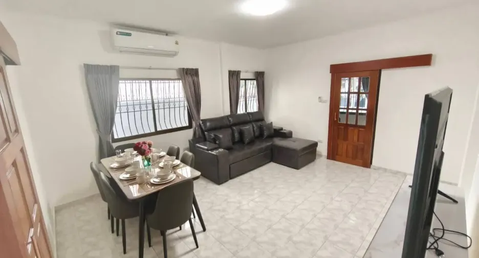 For rent 3 bedrooms house in Jomtien, Pattaya
