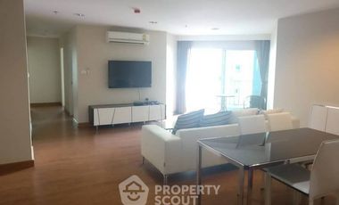 For rent 3 ベッドルーム condo in Huai Khwang, Bangkok