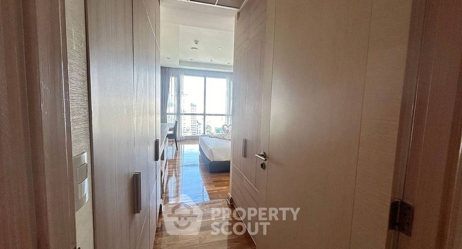 For rent 3 bedrooms apartment in Watthana, Bangkok