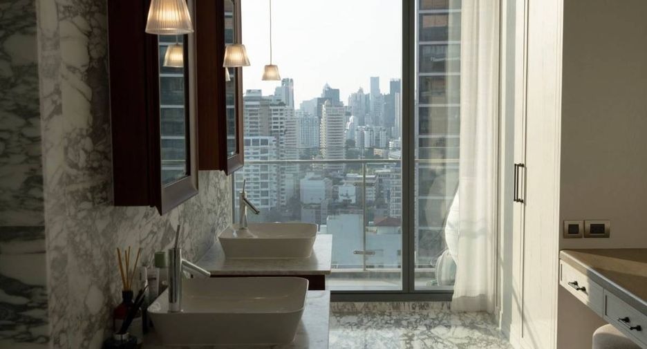 For rent そして for sale 3 ベッドルーム condo in Watthana, Bangkok
