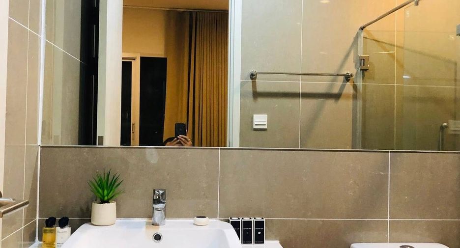 Condo en alquiler de 2 habitaciones en Huai Khwang, Bangkok