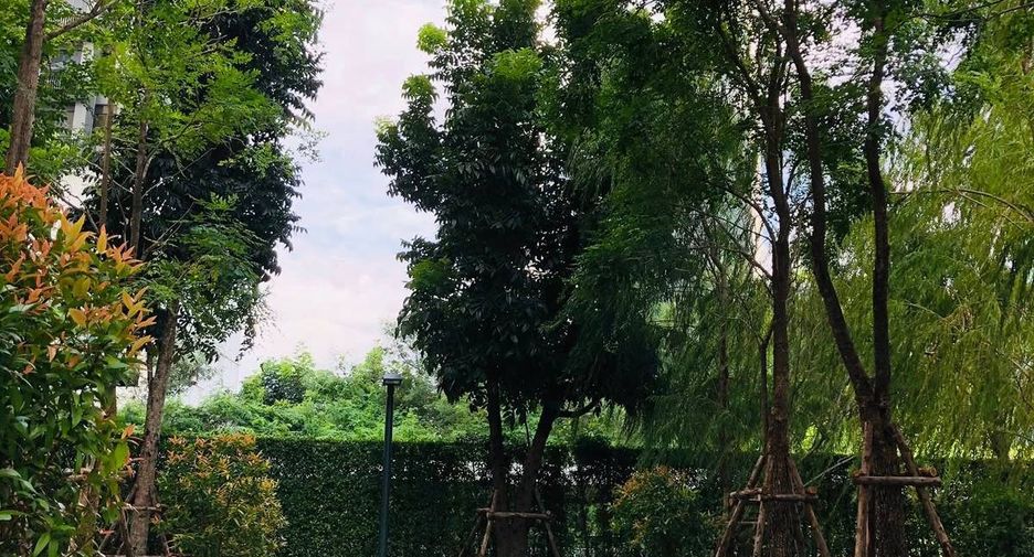 Condo en alquiler de 2 habitaciones en Huai Khwang, Bangkok