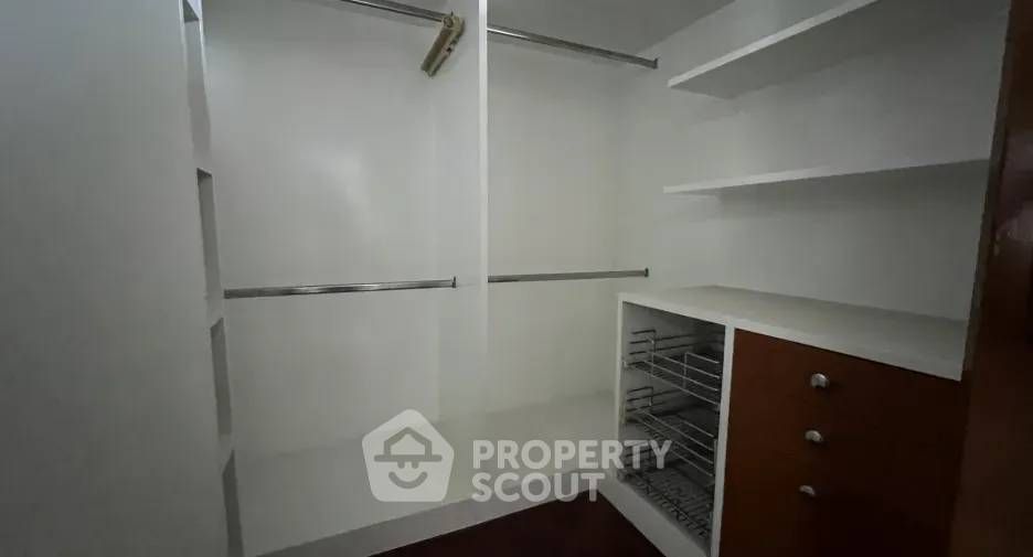 Apartamento en alquiler de 3 habitaciones en Watthana, Bangkok