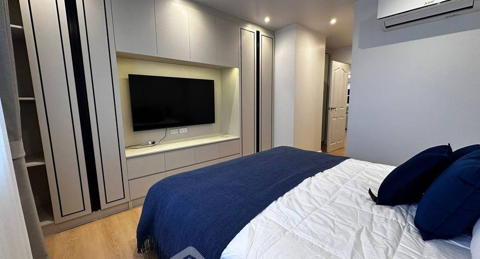 For rent 2 bedrooms condo in Yan Nawa, Bangkok