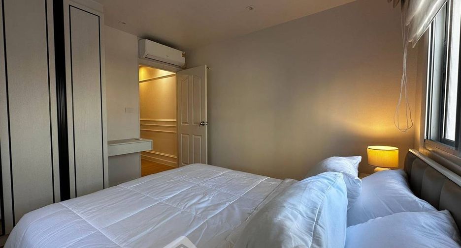 For rent 2 bedrooms condo in Yan Nawa, Bangkok