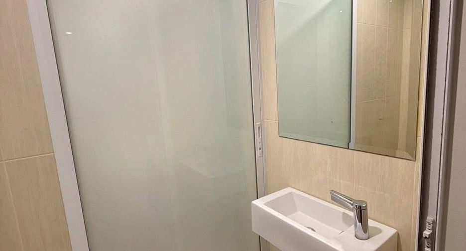 For rent 2 bedrooms condo in Huai Khwang, Bangkok