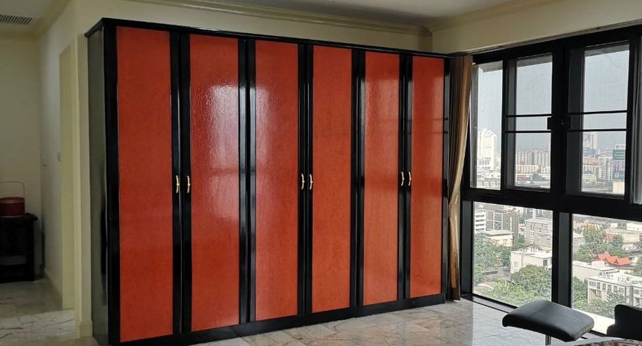 For rent 2 bedrooms condo in Watthana, Bangkok